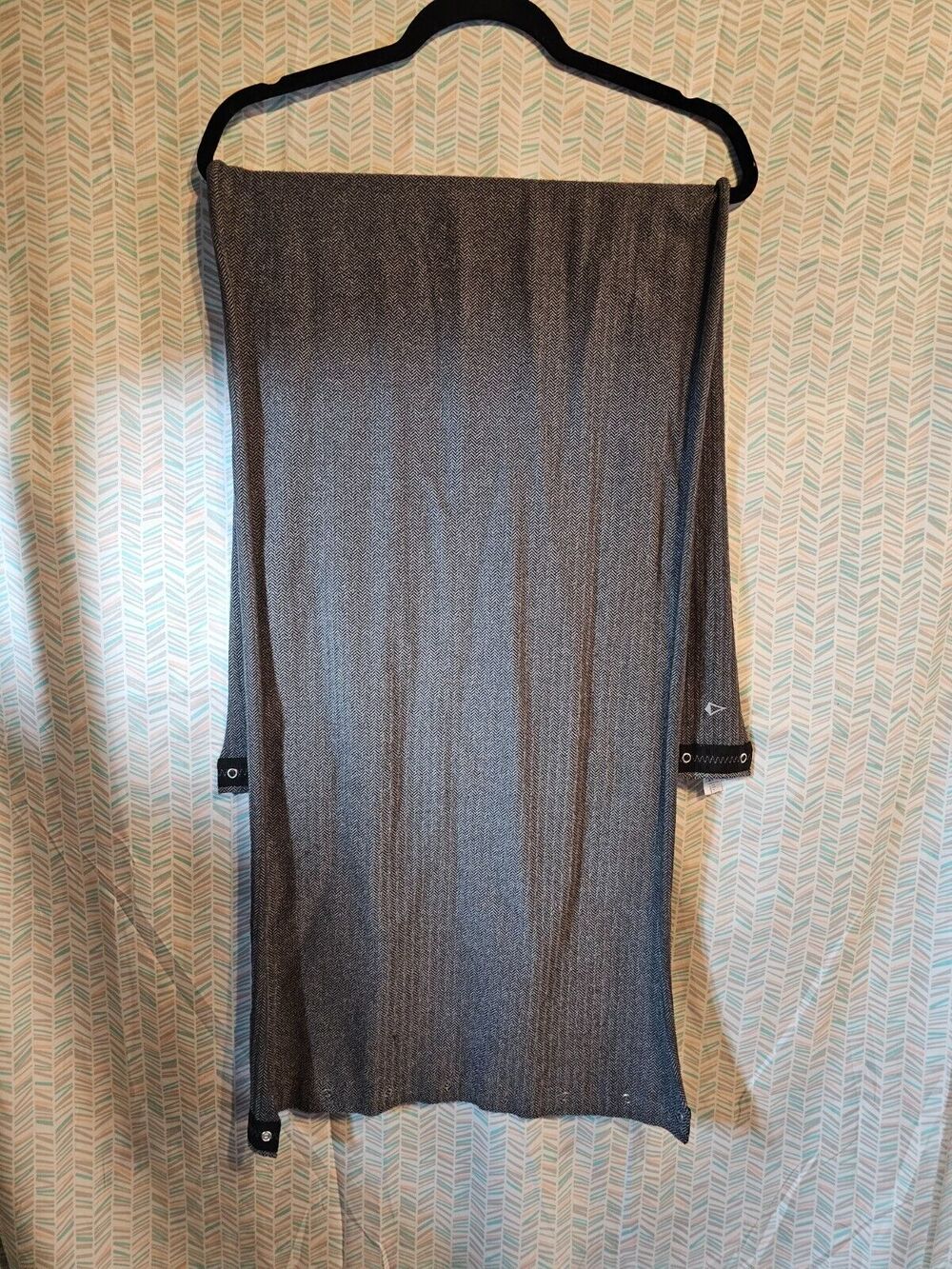 lululemon Vinyasa Infinity Scarf Snap Button Closure Gray Chevron Pattern